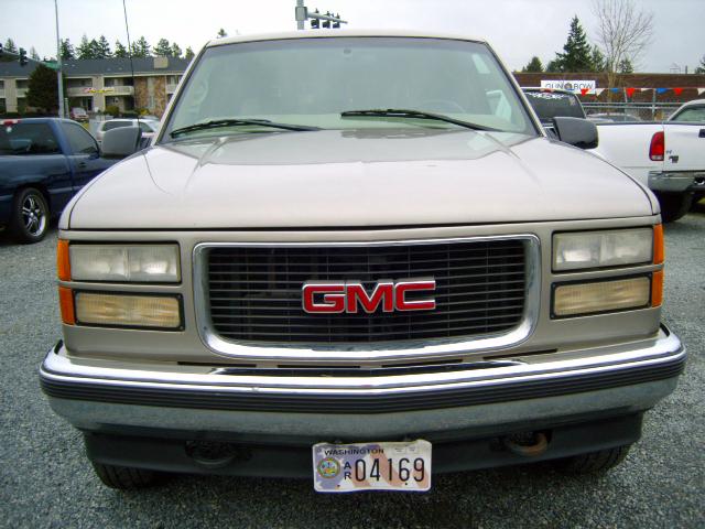 GMC Yukon Denali 1999 photo 1