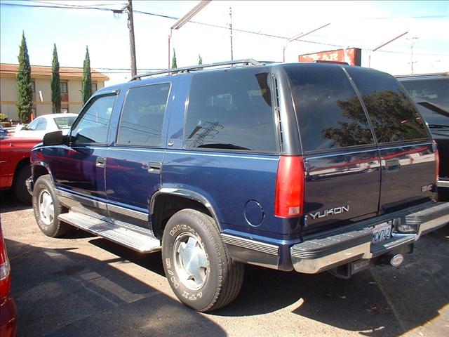 GMC Yukon Denali 1999 photo 2