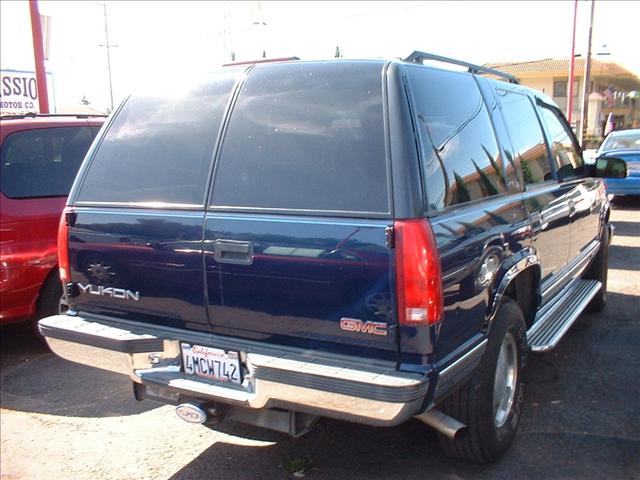 GMC Yukon Denali 1999 photo 1