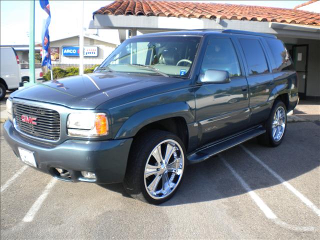 GMC Yukon Denali 1999 photo 1