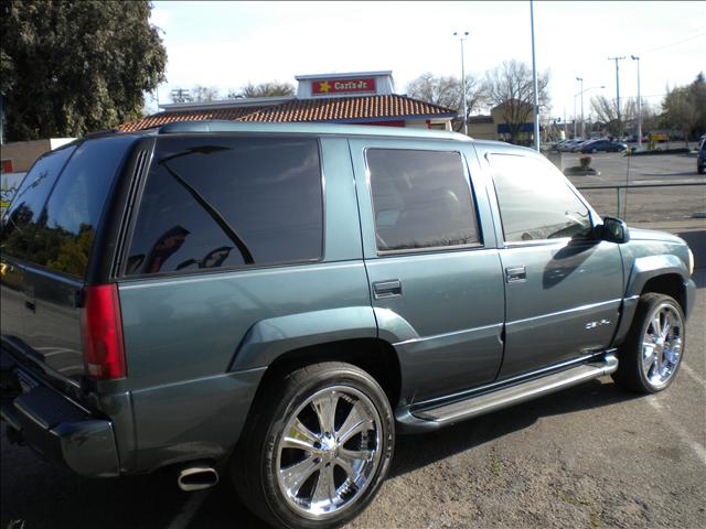 GMC Yukon Denali 1999 photo 3