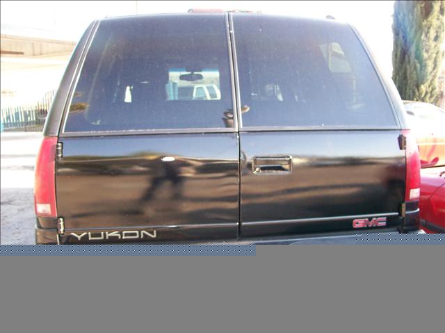 GMC Yukon Denali 1999 photo 3