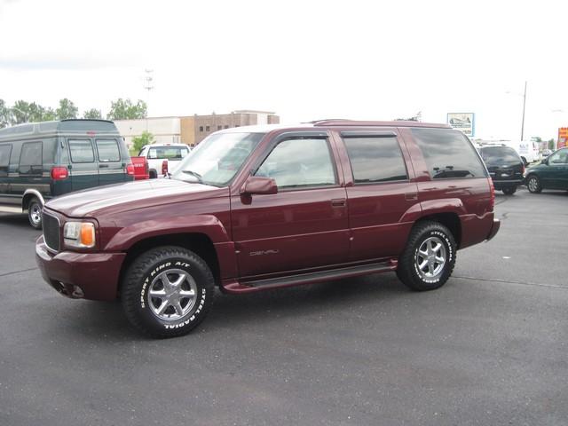 GMC Yukon Denali 1999 photo 1