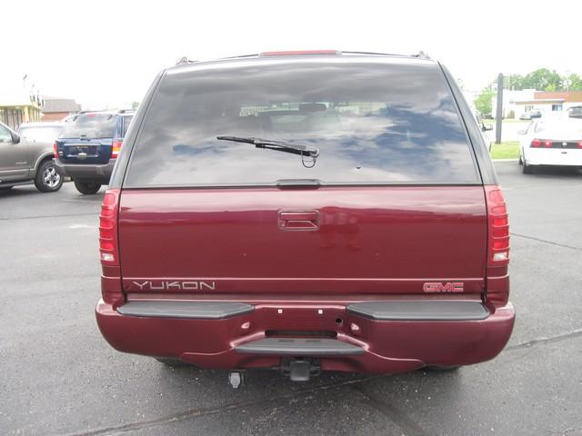 GMC Yukon Denali 1999 photo 3