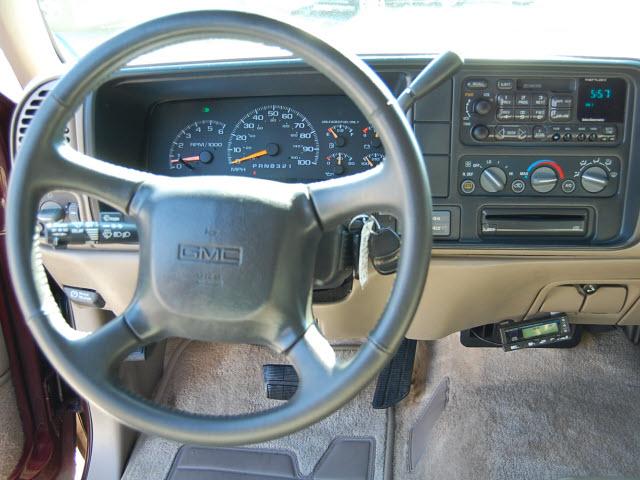 GMC Yukon Denali 1999 photo 3