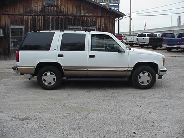 GMC Yukon Denali 1999 photo 3