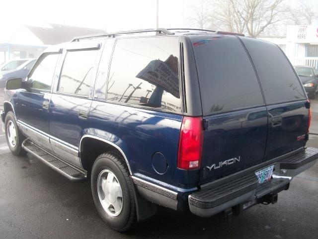 GMC Yukon Denali 1999 photo 3