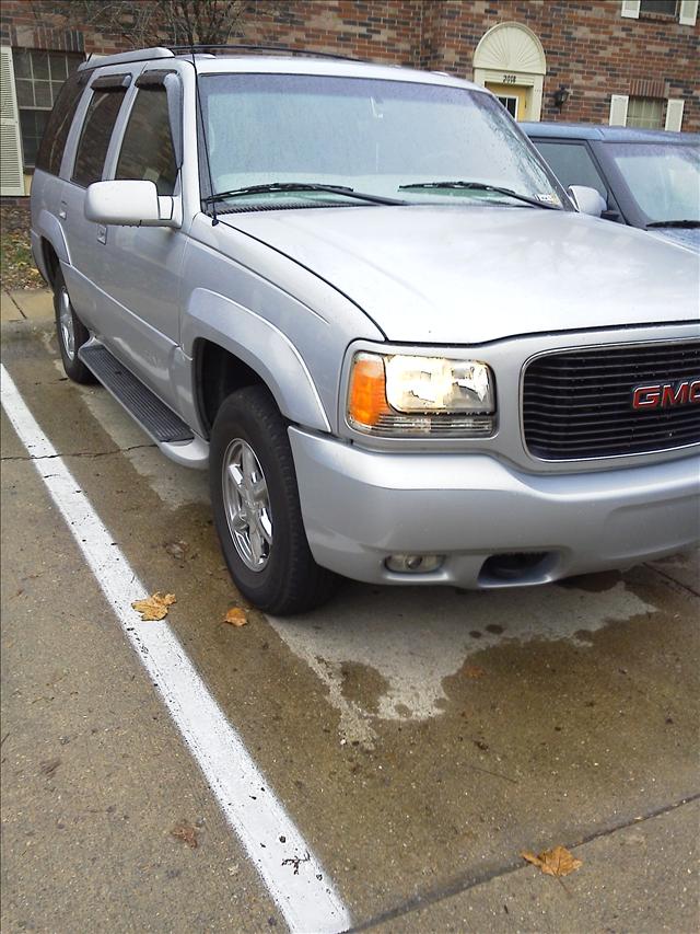 GMC Yukon Denali 2000 photo 5