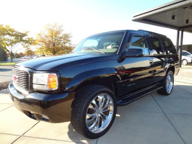 GMC Yukon Denali 2000 photo 1