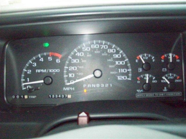 GMC Yukon Denali 2000 photo 3