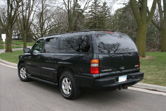 GMC Yukon Denali 2003 photo 1