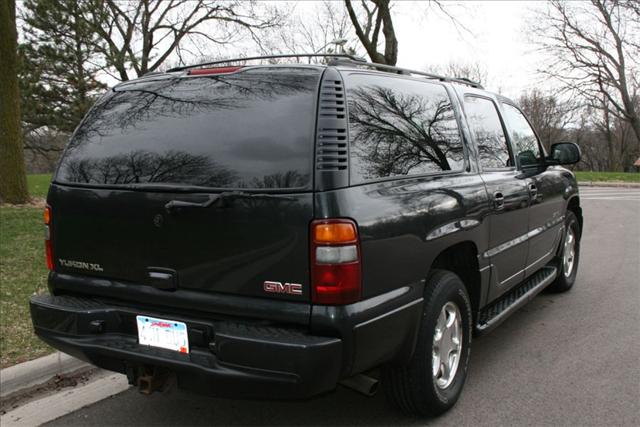 GMC Yukon Denali 2003 photo 3