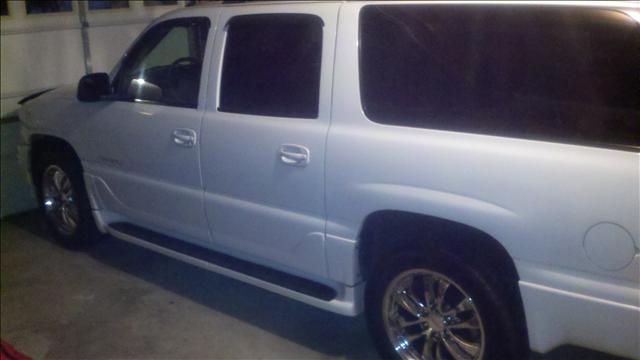 GMC Yukon Denali 2004 photo 1