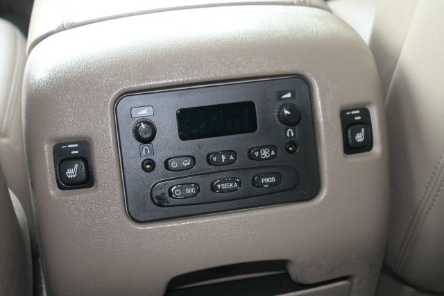 GMC Yukon Denali 2004 photo 3