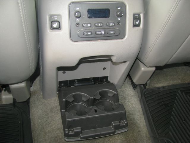 GMC Yukon Denali 2004 photo 16