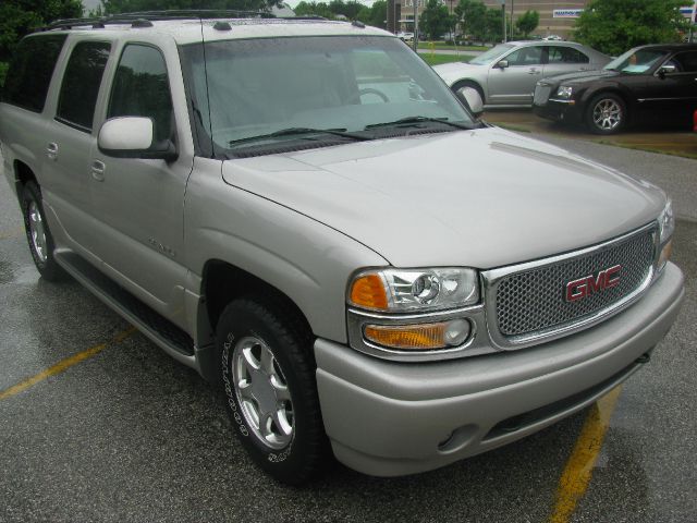 GMC Yukon Denali 2004 photo 19