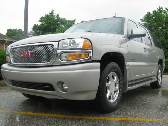 GMC Yukon Denali 2004 photo 20