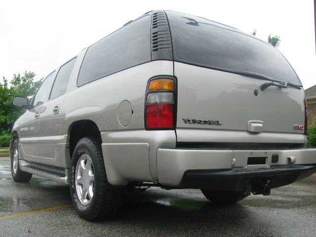 GMC Yukon Denali 2004 photo 21