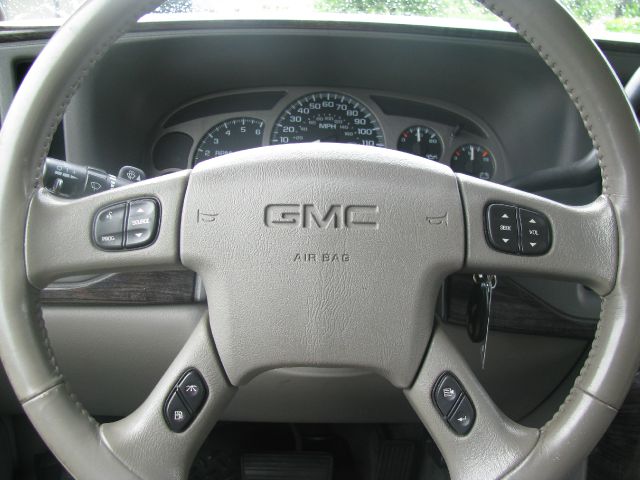 GMC Yukon Denali 2004 photo 24