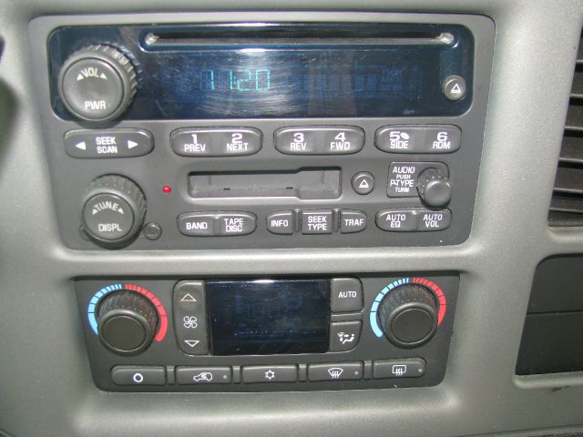 GMC Yukon Denali 2004 photo 26