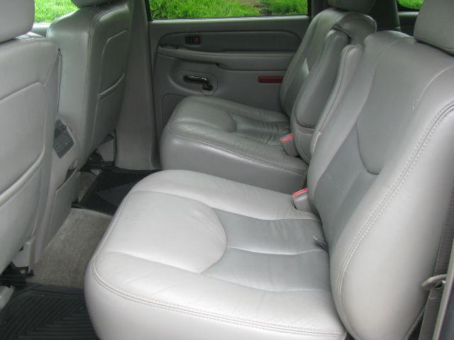 GMC Yukon Denali 2004 photo 29