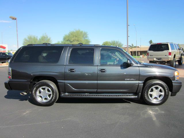 GMC Yukon Denali 2004 photo 4