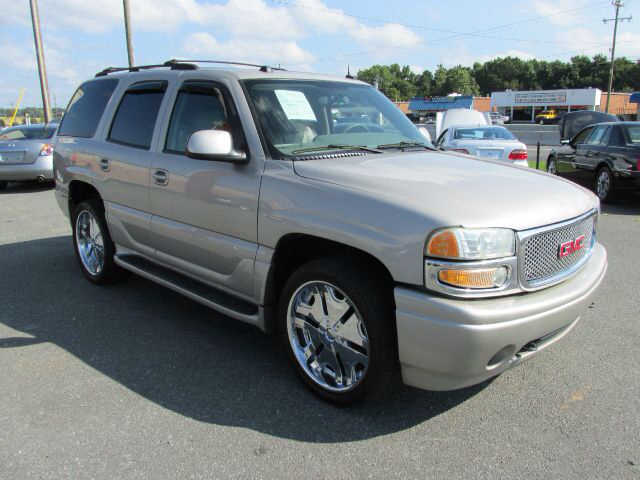 GMC Yukon Denali 2004 photo 3