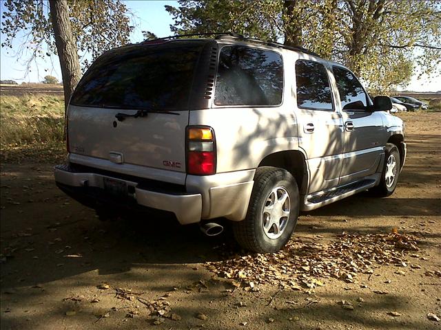 GMC Yukon Denali 2004 photo 1