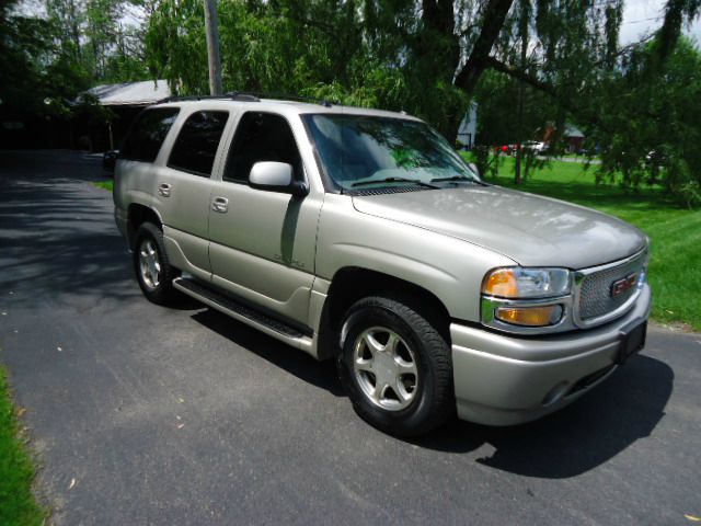 GMC Yukon Denali 2005 photo 3