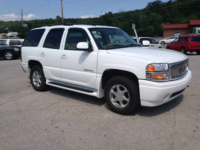 GMC Yukon Denali 2005 photo 3