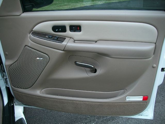 GMC Yukon Denali 2005 photo 12