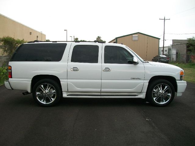 GMC Yukon Denali 2005 photo 14