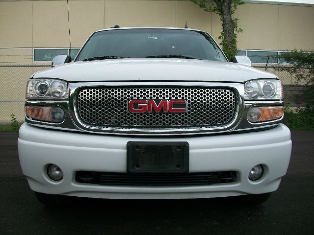 GMC Yukon Denali 2005 photo 15