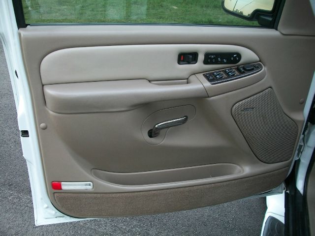 GMC Yukon Denali 2005 photo 18