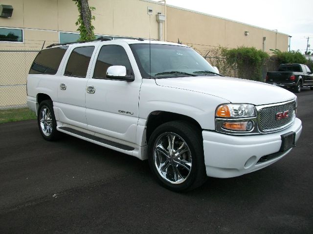 GMC Yukon Denali 2005 photo 19