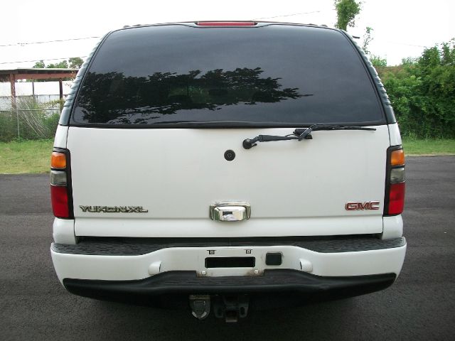 GMC Yukon Denali 2005 photo 20