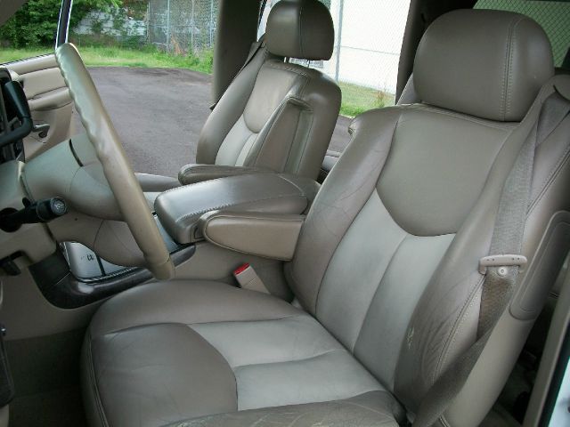 GMC Yukon Denali 2005 photo 9