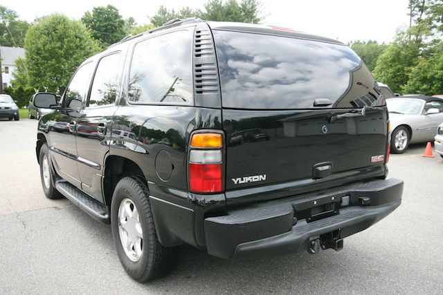 GMC Yukon Denali 2005 photo 1