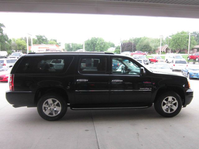 GMC Yukon Denali 2007 photo 2