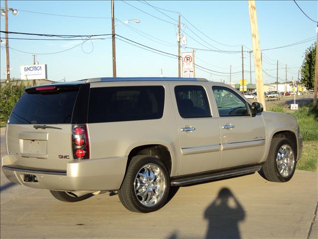 GMC Yukon Denali 2007 photo 2