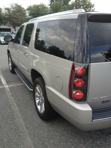 GMC Yukon Denali 2007 photo 2