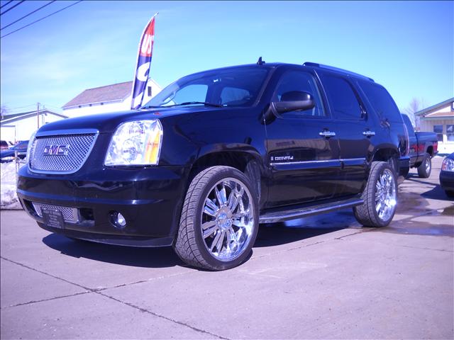 GMC Yukon Denali EX Sedan 4D Sport Utility