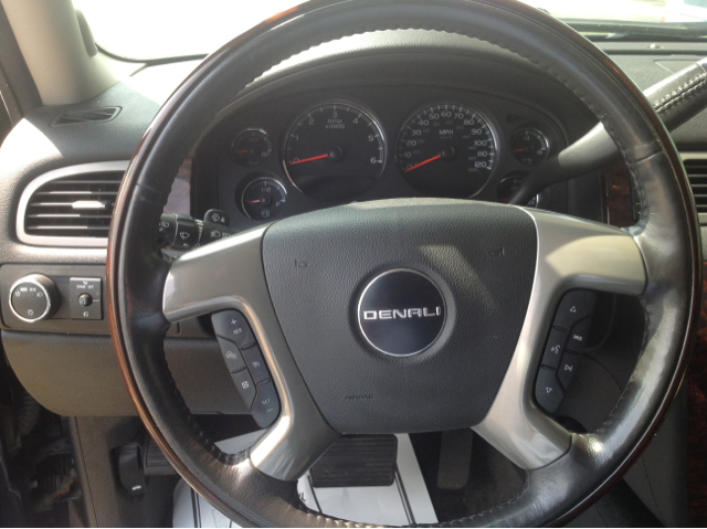 GMC Yukon Denali 2008 photo 21