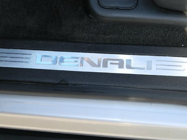 GMC Yukon Denali 2008 photo 16