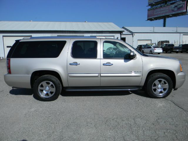 GMC Yukon Denali 2008 photo 17