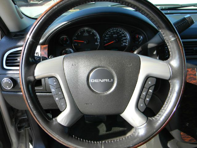 GMC Yukon Denali 2008 photo 18