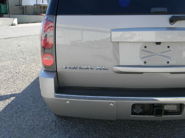 GMC Yukon Denali 2008 photo 36