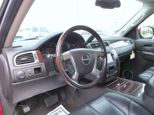 GMC Yukon Denali 2008 photo 16