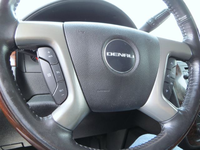 GMC Yukon Denali 2008 photo 3