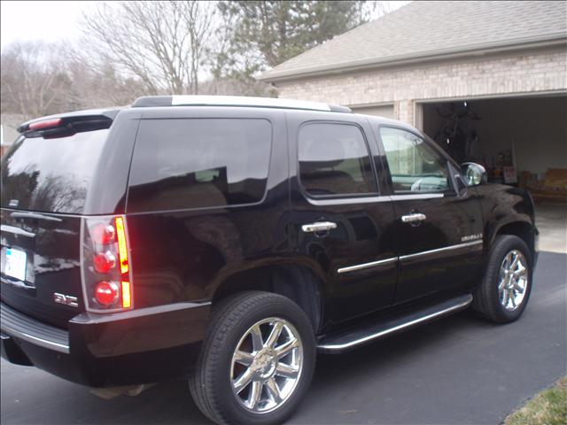 GMC Yukon Denali 2008 photo 2